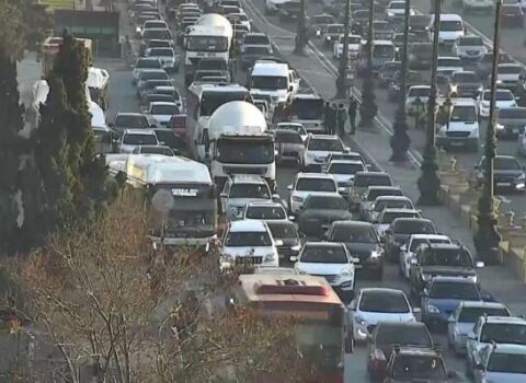 Bu istiqamətdə kilometrlərlə uzanan tıxac yarandı