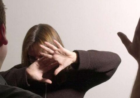 Bakıda kişi hotelə apardığı qadını döydü