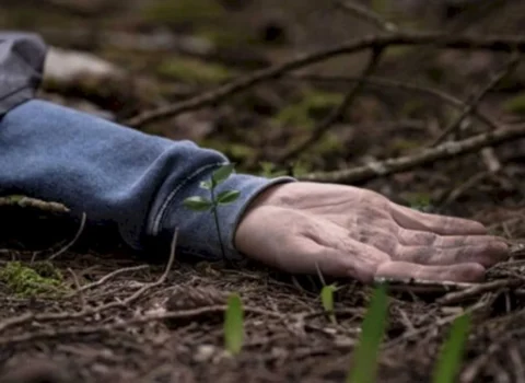 28 yaşlı oğlan evlərinin həyətindəki tikilidə ölü tapıldı