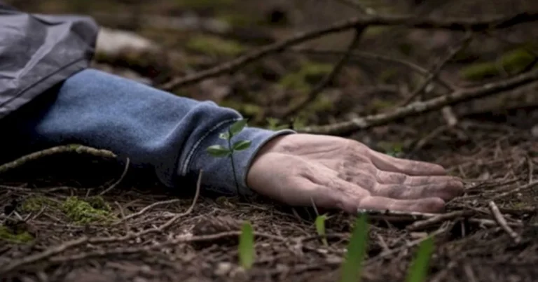 28 yaşlı oğlan evlərinin həyətindəki tikilidə ölü tapıldı