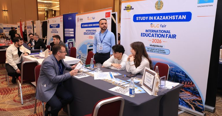 Qazaxıstan Bakıda keçirilən beynəlxalq sərgidə təhsil imkanlarını təqdim edib-FOTOLAR Qazaxıstan Bakıda keçirilən beynəlxalq sərgidə təhsil imkanlarını təqdim edib-FOTOLAR