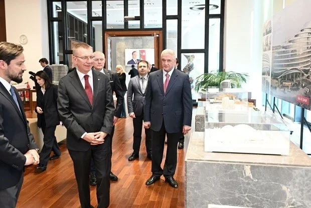 Latviya prezidenti Ağ Şəhərdə – Foto