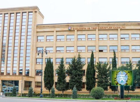 Nazirlikdə vəzifə müəmması: Bakıda imtahan verdiyi gün Gəncədə çıxış edir – FOTO