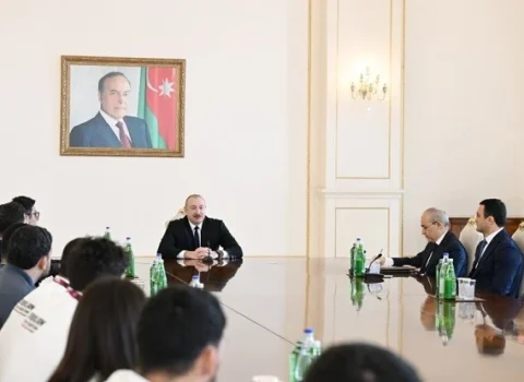 Prezident çempion olan güləşçiləri qəbul etdi – Foto