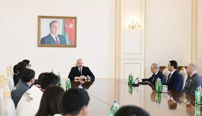 Prezident çempion olan güləşçiləri qəbul etdi – Foto