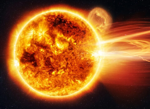 Günəşdə ard-arda üç güclü partlayış baş verdi