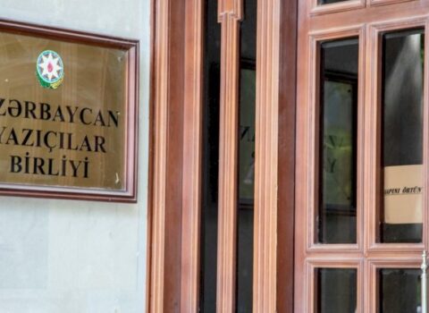 Bir qrup şəxsə Prezident təqaüdü verildi