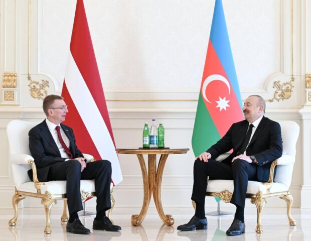 Prezidentlərin təkbətək görüşü oldu