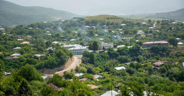 Azad edilmiş bu kəndlərə köç karvanları yola salındı Azad edilmiş bu kəndlərə köç karvanları yola salındı