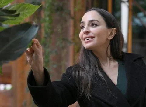 Leyla Əliyeva ona qolbağını bağışladı