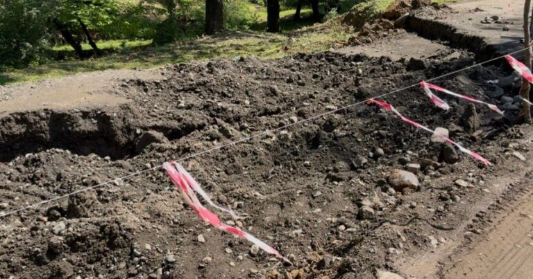 6 kəndi birləşdirən yolda torpaq sürüşməsi… – FOTOLAR