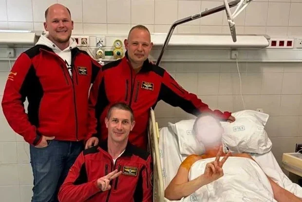 Macarıstanda cərrah küçənin ortasında ürək əməliyyatı etdi