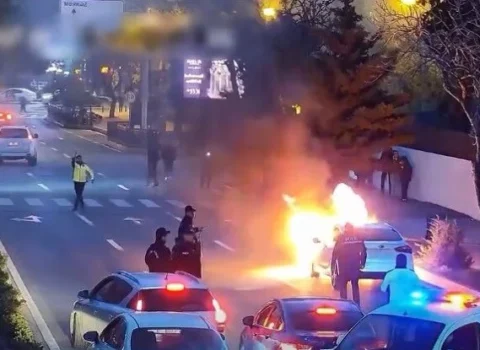 Bakıda ağır qəza: “Toyota” yandı, ölən var – Video