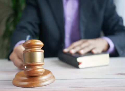 Faizlə borc vermək qanunidirmi?