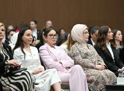 Mehriban Əliyeva Antalyada panel iclasında iştirak etdi