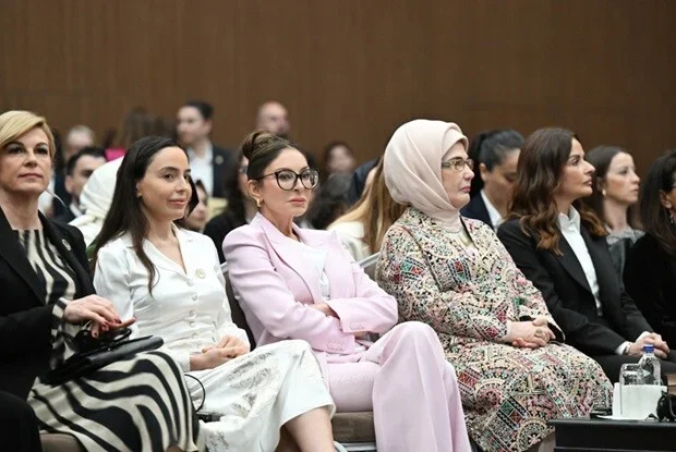 Mehriban Əliyeva Antalyada panel iclasında iştirak etdi