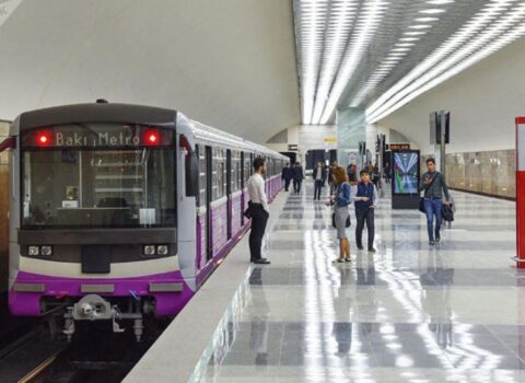 Bakı metrosunda biabırçılıq, görün nə etdilər – VİDEO