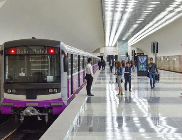 Bakı metrosunda biabırçılıq, görün nə etdilər – VİDEO