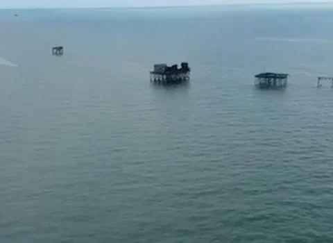 Neft Daşları yaxınlığında balıqçı batdı, helikopter cəlb edildi – Video