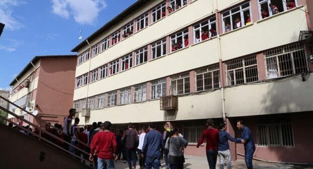 TƏCİLİ! Türkiyədə daha bir məktəbə HÜCUM edildi – FOTO – VİDEO