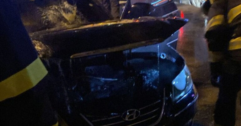 Bakıda avtomobil yandı – VİDEO