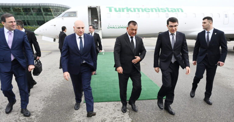 Türkmənistanın Nazirlər Kabineti sədrinin müavini Azərbaycana səfərə gəlib – FOTO
