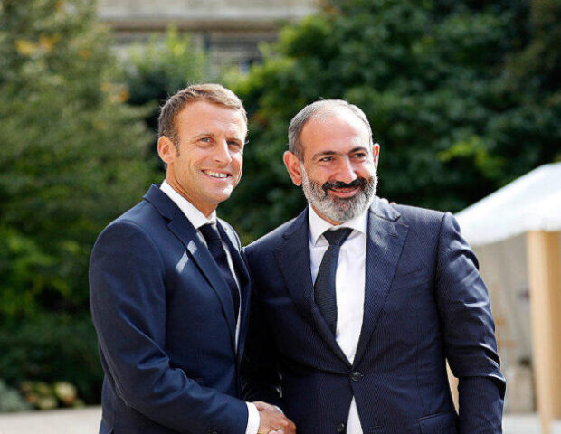 Makron Ermənistana gedir