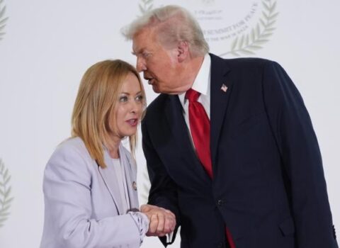 Trampdan Meloniya ittiham: “İran İtaliyanı iki dəqiqəyə məhv edər”