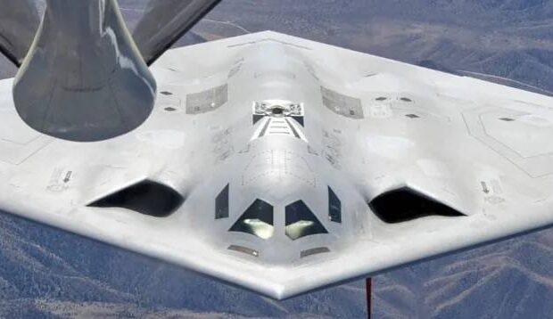 ABŞ-də yeni bombardmançı təyyarənin ilk fotosu göstərildi