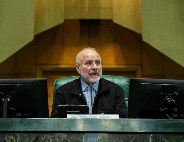 İranda hakimiyyət daxilində müharibə başladı