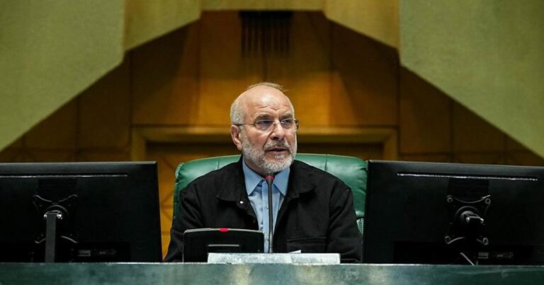 İranda hakimiyyət daxilində müharibə başladı