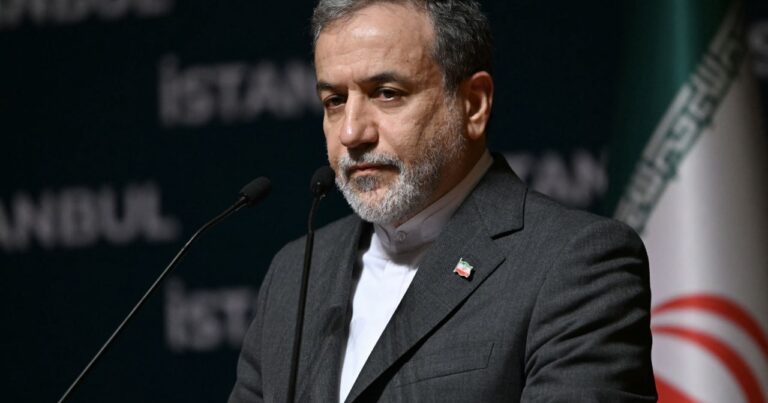 Araqçi İslamabadda: ABŞ-la görüş olmayacaq