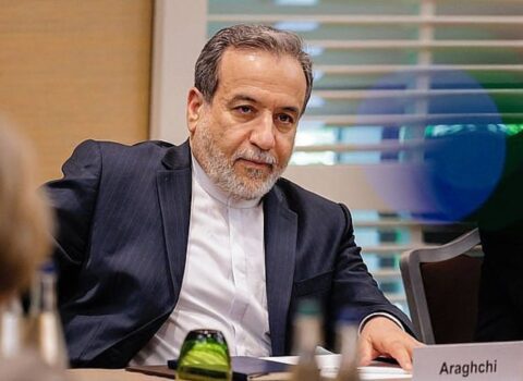 İranın ABŞ-a yazılı cavabı: Araqçi İslamabada mühüm sənədlə gəldi