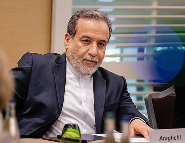 İranın ABŞ-a yazılı cavabı: Araqçi İslamabada mühüm sənədlə gəldi