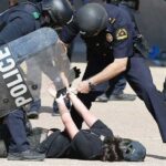 Əlli iki amerikalını 444 gün girov saxlayan qadının ailəsi ABŞ-da həbs edildi – FOTO