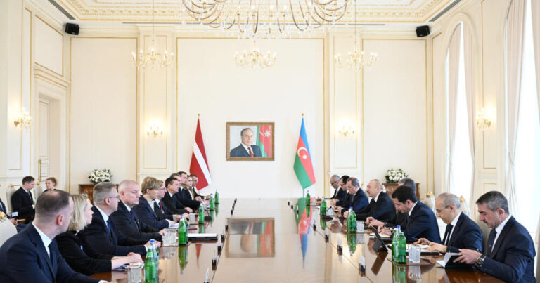 İlham Əliyevin Edqars Rinkeviçs ilə geniş tərkibdə görüşü keçirilib