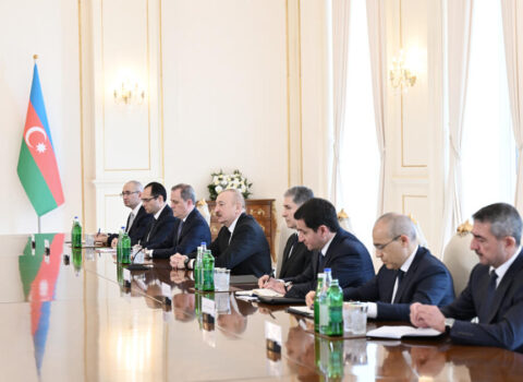 Prezidentlər mətbuata bəyanatlarla çıxış edir