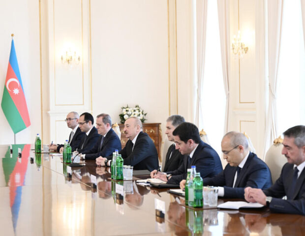 Prezidentlər mətbuata bəyanatlarla çıxış edir