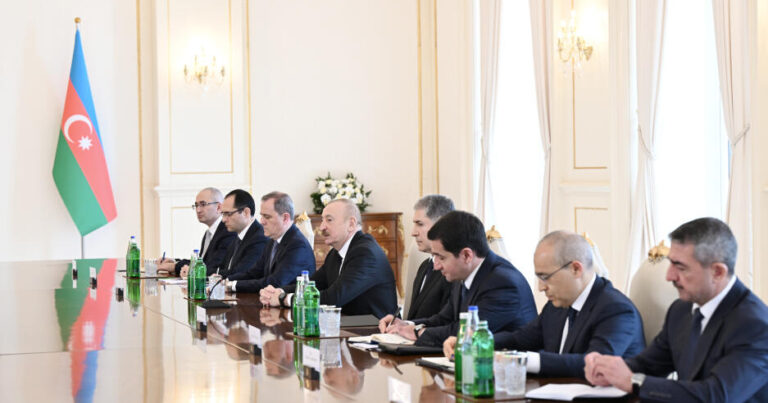 Prezidentlər mətbuata bəyanatlarla çıxış edir