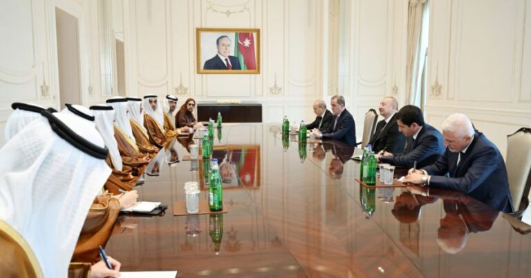 İlham Əliyev Birləşmiş Ərəb Əmirliklərinin nümayəndə heyətini qəbul edib