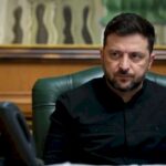 Zelenski mühüm sənədi İMZALADI