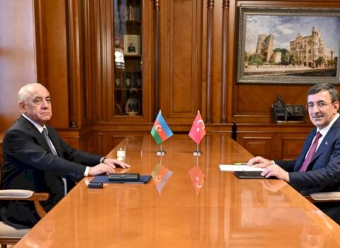 Baş nazir Əli Əsədov Türkiyənin Cevdet Yılmazla görüşdü