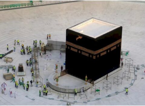 COVID-19 dövründən sonra ilk: Kəbənin ətrafı boşaldı – VİDEO