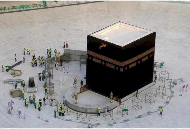 COVID-19 dövründən sonra ilk: Kəbənin ətrafı boşaldı – VİDEO