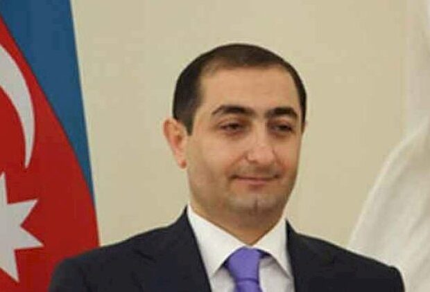 Məşhur diplomat Bakıda kuryerin motosikletini vurdu, hədə-qorxu gəldi