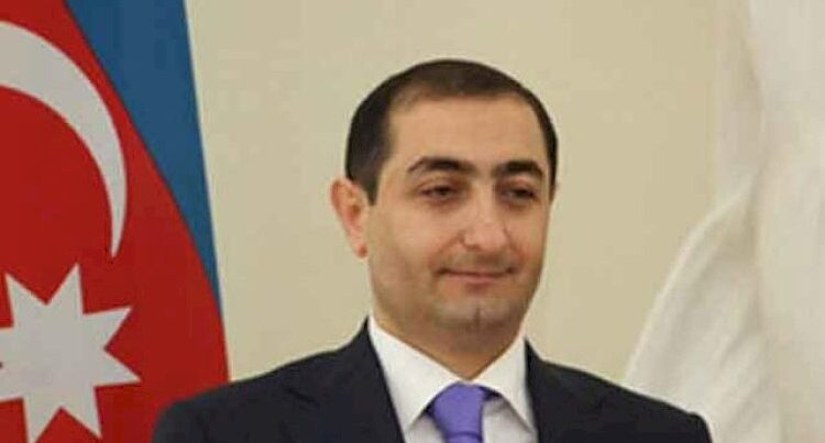 Məşhur diplomat Bakıda kuryerin motosikletini vurdu, hədə-qorxu gəldi