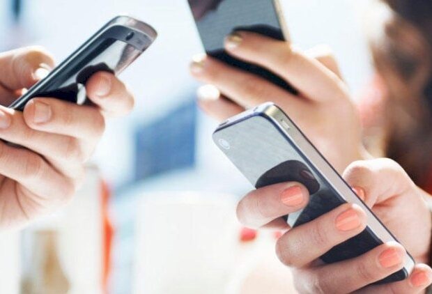 Danışmaq adı ilə telefonu alıb qaçdı