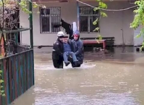 Aramsız yağışın fəsadları: “Həyət evlərinin qiyməti kəskin ucuzlaşacaq”