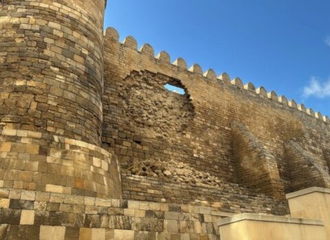 İçərişəhərdə Qala divarlarının bir hissəsi uçdu – FOTO