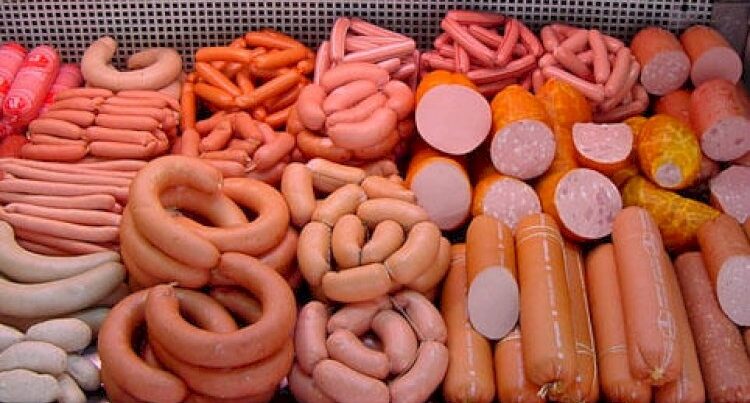 Marketdən aldığınız sosiskaların içindən çıxanlar dəhşətə gətirdi – VİDEO